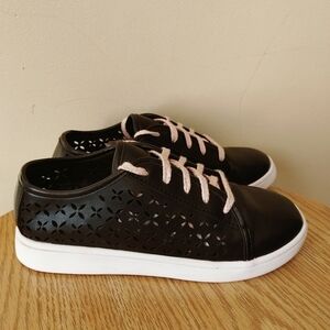Alberto kids shoes girls size 4 black‎ with pink laces
